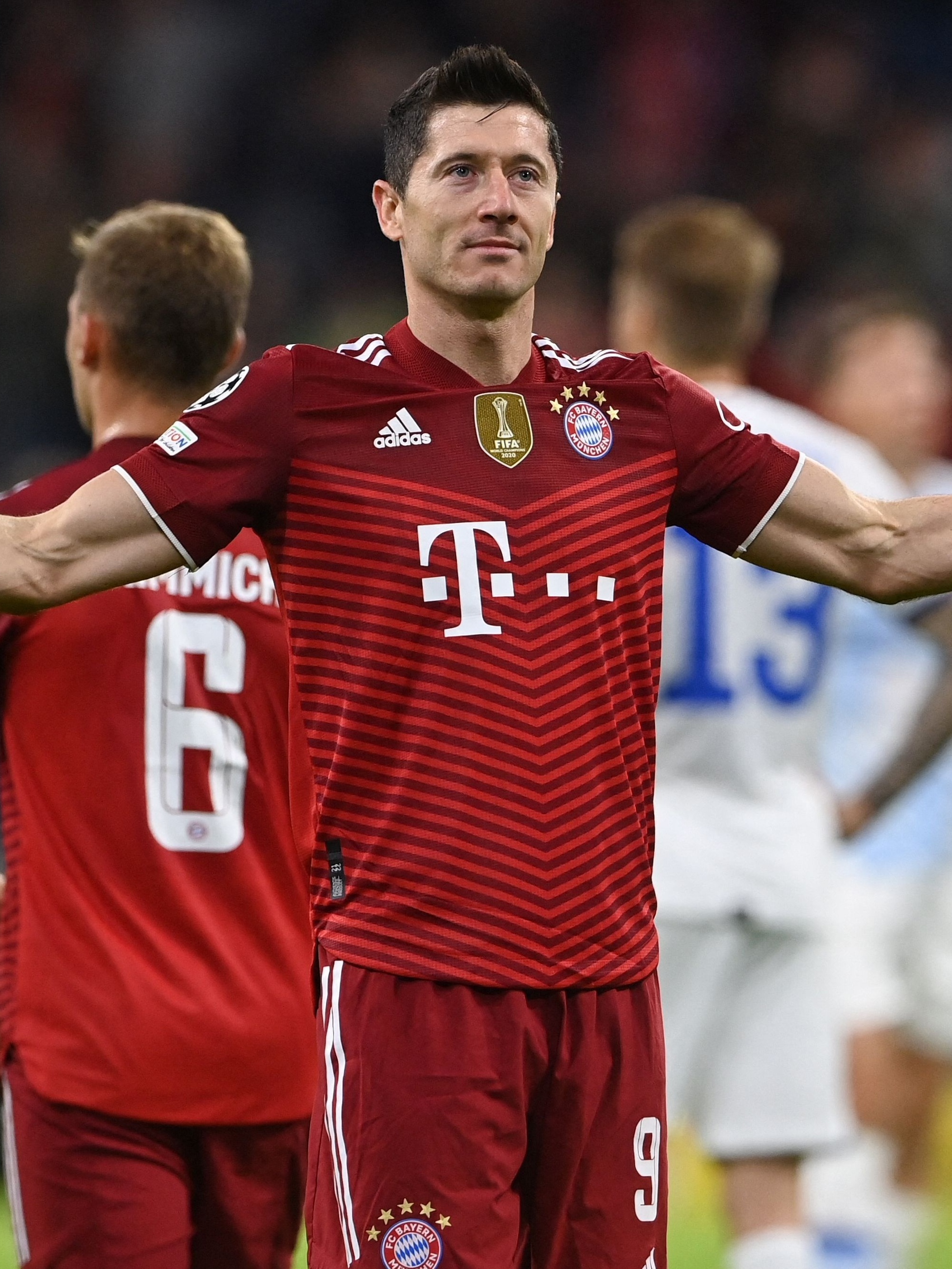 Lewandowski é o artilheiro do mundo em 2021; Arthur Cabral fica em 9º