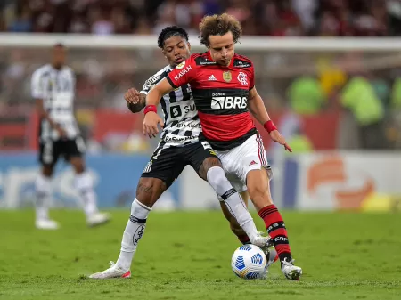 Marinho marca David Luiz em jogo entre Flamengo e Santos - Thiago Ribeiro/AGIF