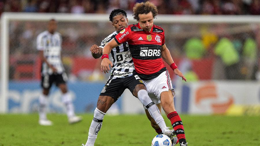 Marinho marca David Luiz em jogo entre Flamengo e Santos - Thiago Ribeiro/AGIF