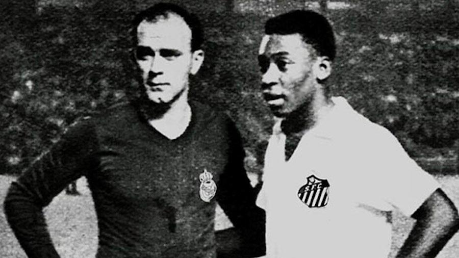 Di Stéfano e Pelé, em duelo entre o Real Madrid e o Santos, em 1959 - Foto: Divulgação 