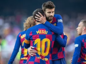 Messi e Piqué são suspeitos em esquema de corrupção, diz jornal