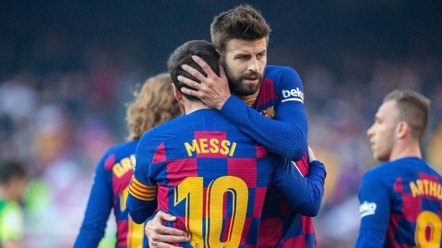 Gerard Piqué e Lionel Messi estariam rompidos desde a saída do argentino do Barcelona - Tim Clayton/Corbis via Getty Images