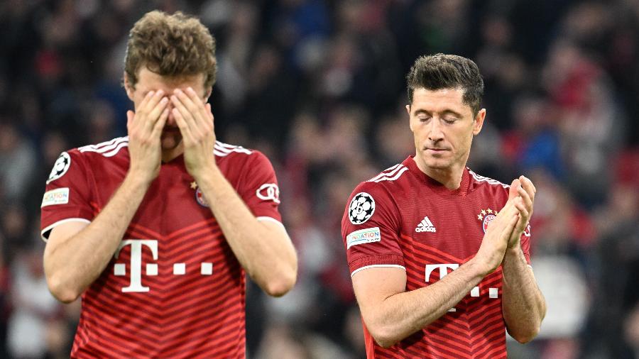 Thomas Müller e Robert Lewandowski lamentam eliminação do Bayern na Liga dos Campeões após empate com o Villarreal - Angelika Warmuth/picture alliance via Getty Images