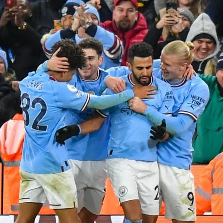 Jogadores do Manchester City comemoram gol de Mahrez em jogo contra o Tottenham - Dave Howarth - CameraSport via Getty Images