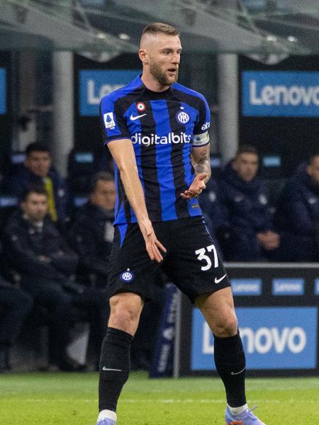 Milan Skriniar usava a braçadeira de capitão da Inter antes de assinar com o PSG - Mairo Cinquetti/NurPhoto via Getty Images