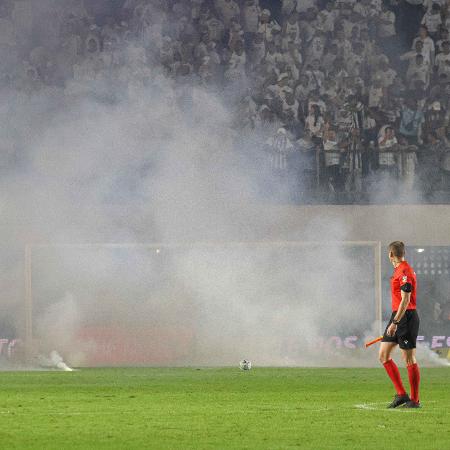 Vila Belmiro foi interditada após confusão no clássico entre Santos e Corinthians - Fernanda Luz/Fernanda Luz/AGIF