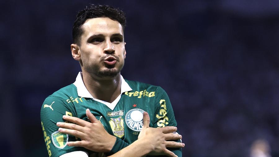 Raphael Veiga, do Palmeiras, celebra gol marcado sobre o Santos em jogo do Campeonato Paulista
