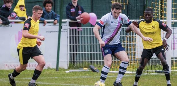 Corinthians da Inglaterra busca técnico: envie currículos via Instagram.