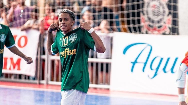 Odara Friche, jovem de 16 anos do salão do Palmeiras, vai ganhar uma chance para jogar no campo