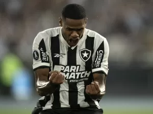 Botafogo vence LDU e respira em jogo com 10 minutos de VAR para anular gol