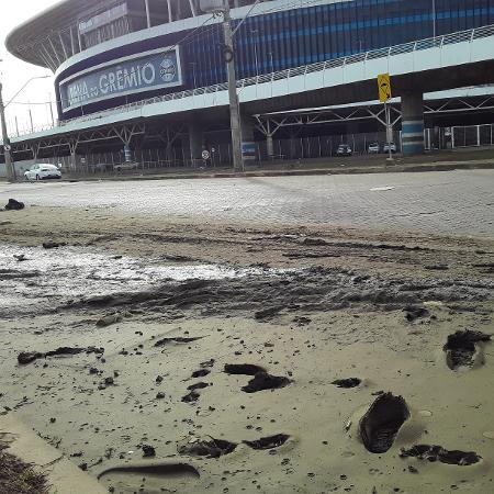 Barro toma conta das ruas no entorno da Arena do Grêmio