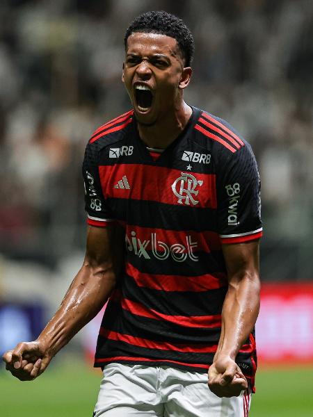 Atacante Carlinhos será titular do Flamengo no duelo com o Bolívar em La Paz