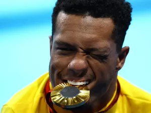 Natação abre 1º dia com medalhas; tênis de mesa também faz bonito