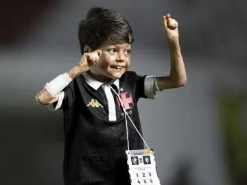 Gui Gandra, xodó do Vasco, é eleito torcedor do ano no prêmio The Best