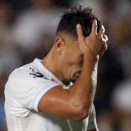 Diego Pituca se lamenta durante jogo entre Santos e CRB na Copa do Brasil Diego Pituca se lamenta durante jogo entre Santos e CRB na Copa do Brasil