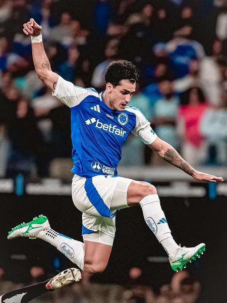 Juan Dinenno, em ação pelo Cruzeiro Juan Dinenno, em ação pelo Cruzeiro