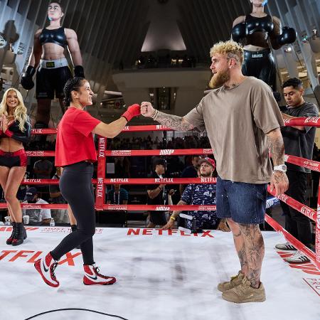 Jake Paul fundou a Most Valuable Promotions ao lado de Nakisa Bidarian em 2021 Jake Paul fundou a Most Valuable Promotions ao lado de Nakisa Bidarian em 2021