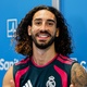 Cucurella treina pela primeira vez no Real Madrid e celebra: 'Privil&eacute;gio'
