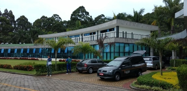 Palmeirense é enterrado em jazigo da Mancha, e velório tem clima de tensão