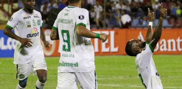 Luiz Antônio comemora gol da Chapecoense - Marco Bello/Reuters - Marco Bello/Reuters