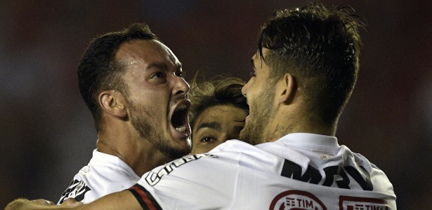 Réver comemora o gol que abriu o placar na partida entre Flamengo e Independiente - Juan Mabromata/AFP