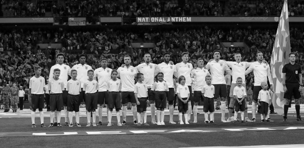 Primeiros 25 segundos de Inglaterra x Suíça serão transmitidos em preto e branco - Twitter/FA