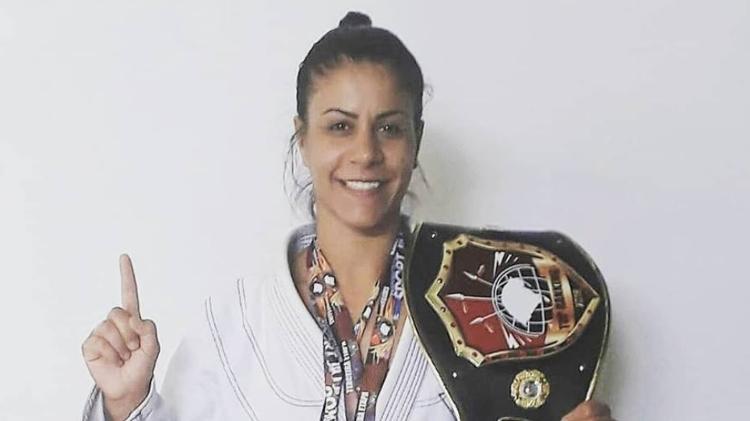 Patrícia imobilizou um homem que furtou uma loja de chocolates - Reprodução Facebook - Reprodução Facebook