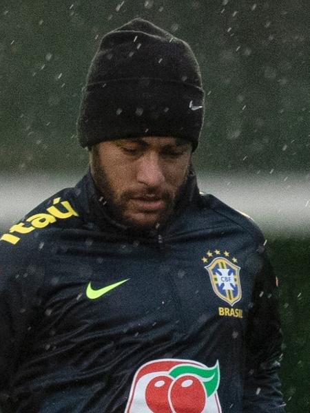 Neymar foi acusado de estupro e se defendeu na internet expondo conversas trocadas entre ele e a suposta vítima - Lucas Figueiredo/CBF