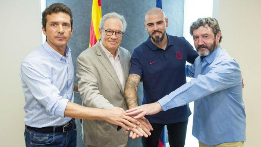 Victor Valdés foi apresentado como técnico nas categorias de base do Barcelona em julho - FC Barcelona/Divulgação