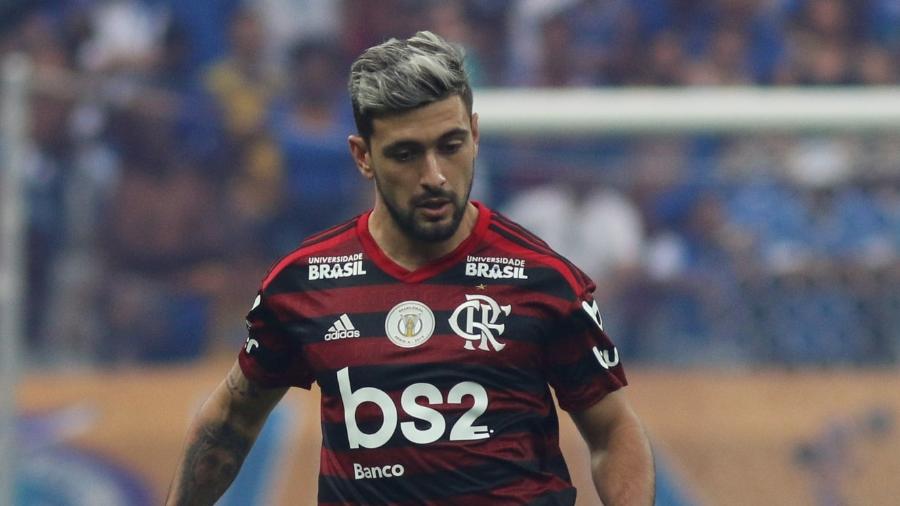 Arrascaeta, jogador do Flamengo, durante partida contra o Cruzeiro; uruguaio passou por cirurgia - Fernando Moreno/AGIF