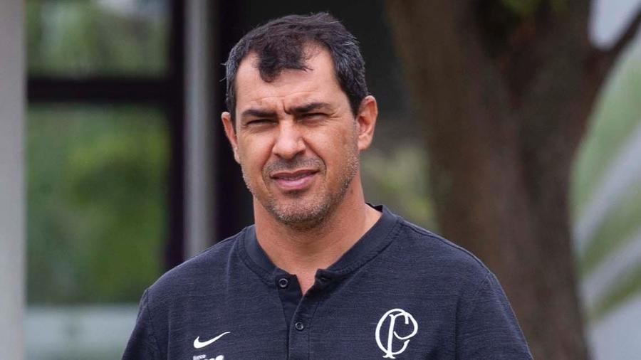 Treinador do Corinthians sente dificuldade para correr e chutar e recebeu uma injeção na clínica de Joaquim Grava - Daniel Augusto Jr./Agência Corinthians