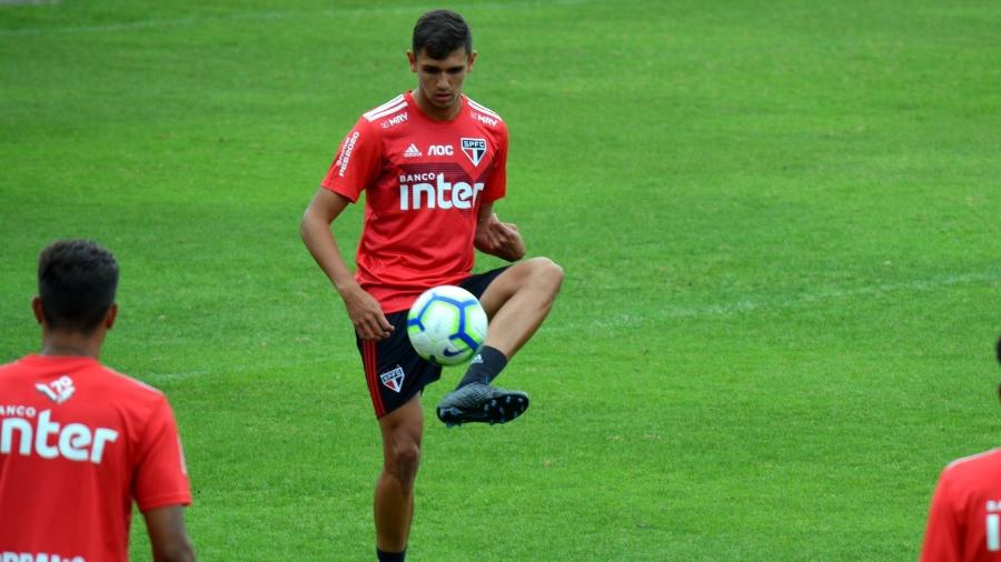 Fasson, zagueiro do São Paulo, tem 18 anos e será relacionado para pegar o CSA - Erico Leonan/saopaulofc.net