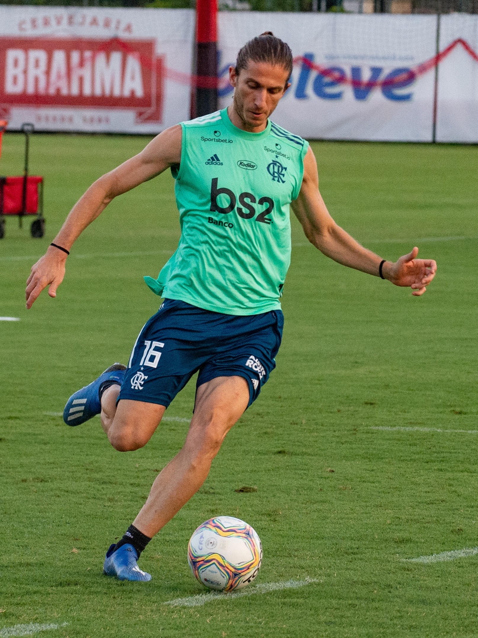 Adversário do São Paulo na Sul-Americana anuncia ex-lateral do Flamengo:  “Muito feliz”