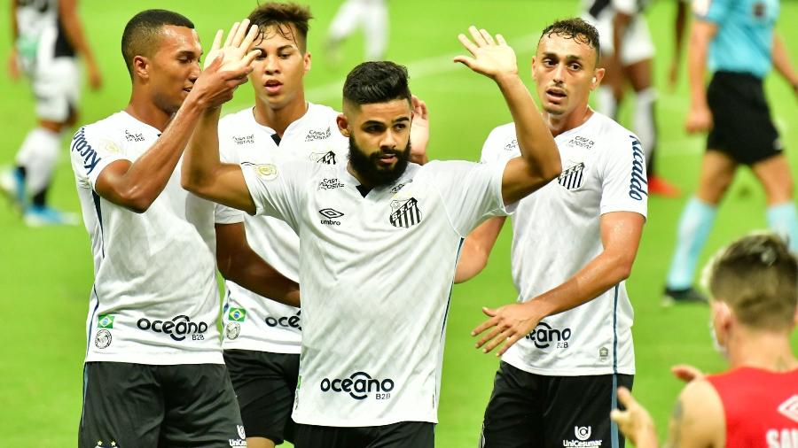 Felipe Jonatan, do Santos, não comemora seu gol contra o Ceará - Kely Pereira/AGIF