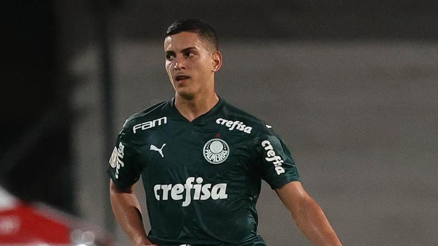 O zagueiro e lateral Renan, durante jogo do Palmeiras - Cesar Greco