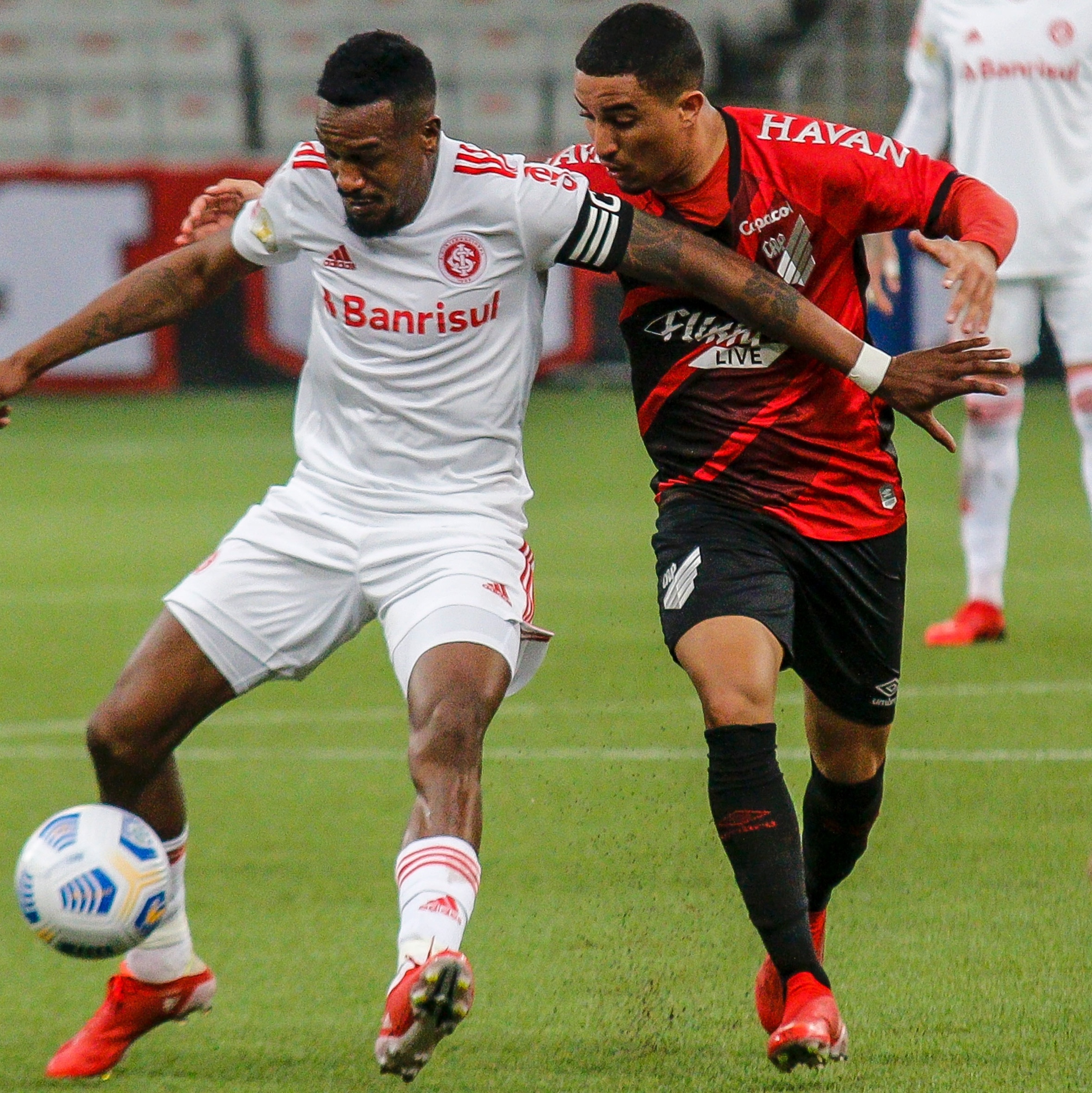 Jogos de Athletico-PR e Coritiba no Paranaense terão só mulheres e