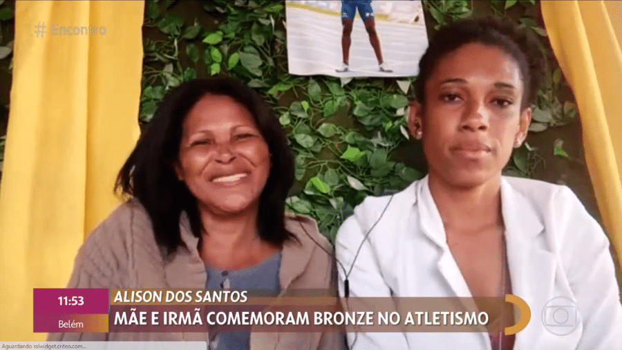 Dona Sueli e Driele: mãe e irmã de Alison dos Santos, medalhista de bronze nos 400m com barreiras - Reprodução/TV Globo