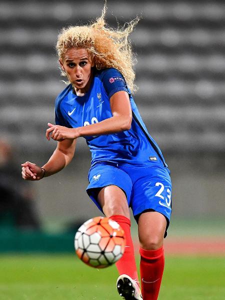 Kheira Hamraoui recebeu pontos nas mãos e pernas, e foi liberada dos jogos do PSG - FRANCK FIFE / AFP