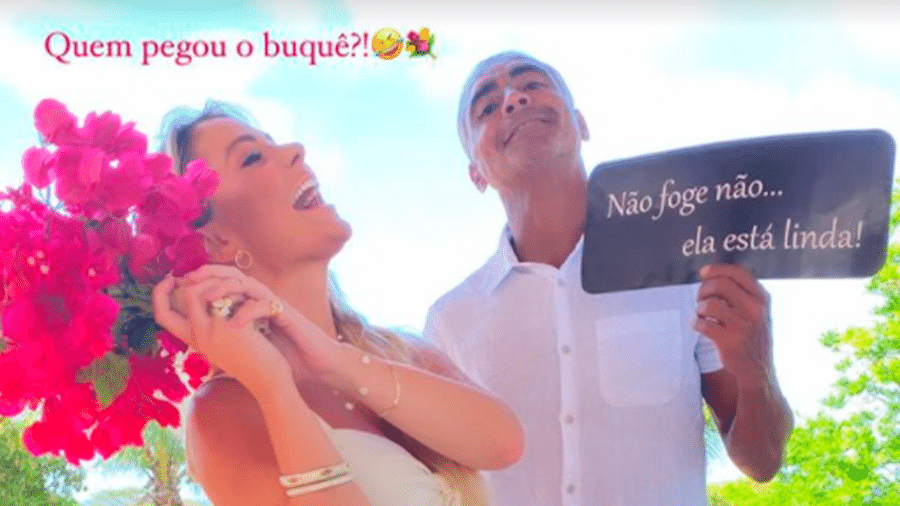 Romário e sua namorada, Marcelle Ceolin, foram padrinhos de casamento e pegaram o buquê da noiva - Reprodução/Instragram
