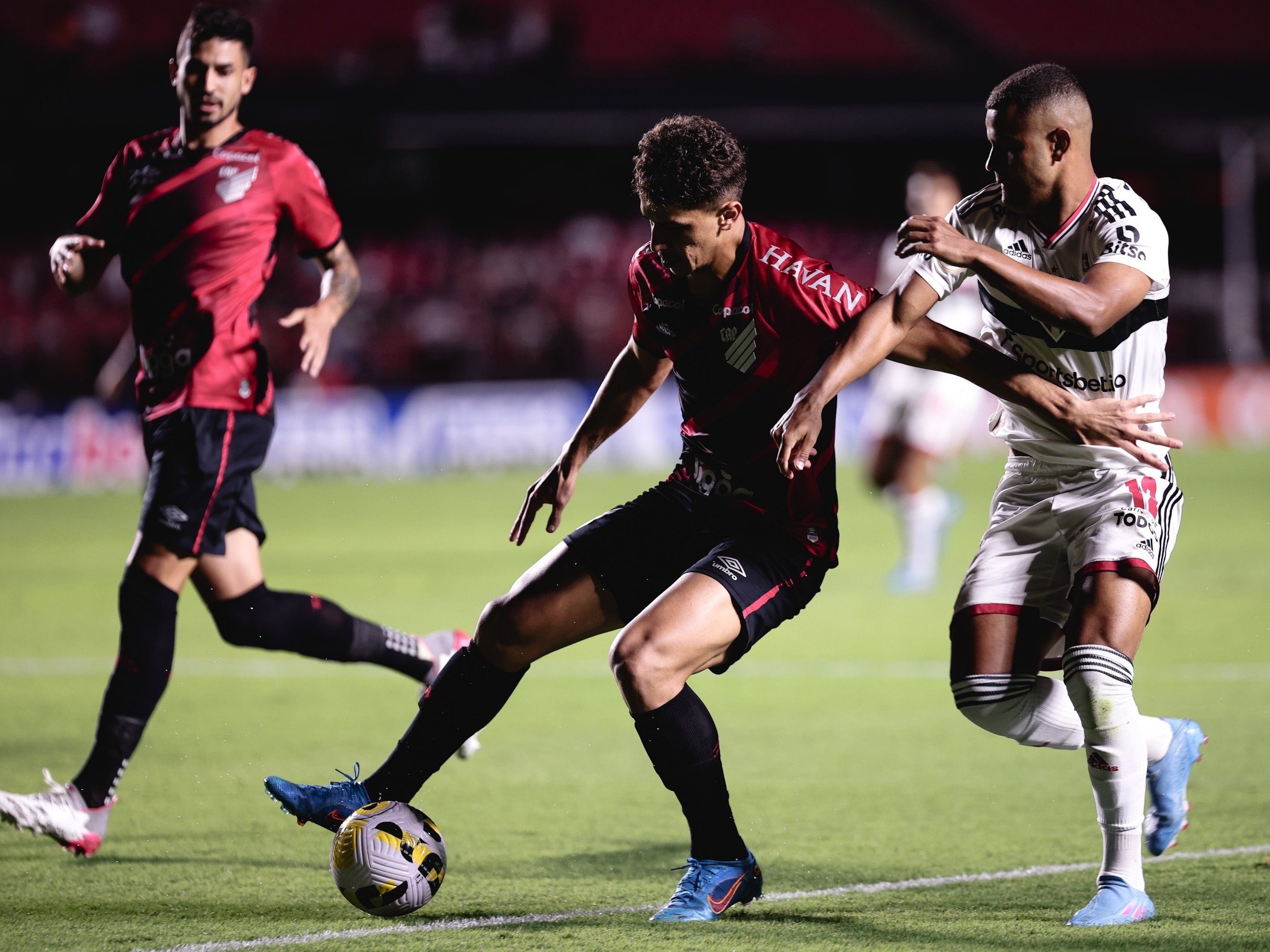 Athletico Paranaense - 🌪🔴⚫ Furacão no Brasileirão! Elenco athleticano  finalizou agora à tarde a preparação para o desafio deste domingo contra o  América Mineiro pelo Brasileirão Assaí! Confira como foi o trabalho