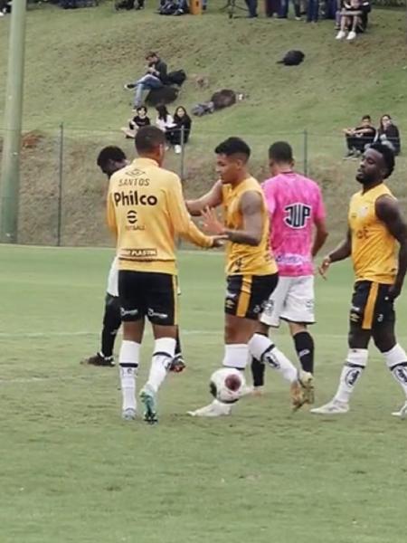Marcos Leonardo comemora primeiro gol do Santos em jogo-treino - Reprodução/SantosTV