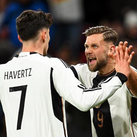 Fullkrug comemora com Havertz gol da Alemanha contra o Peru - Arne Dedert/Getty
