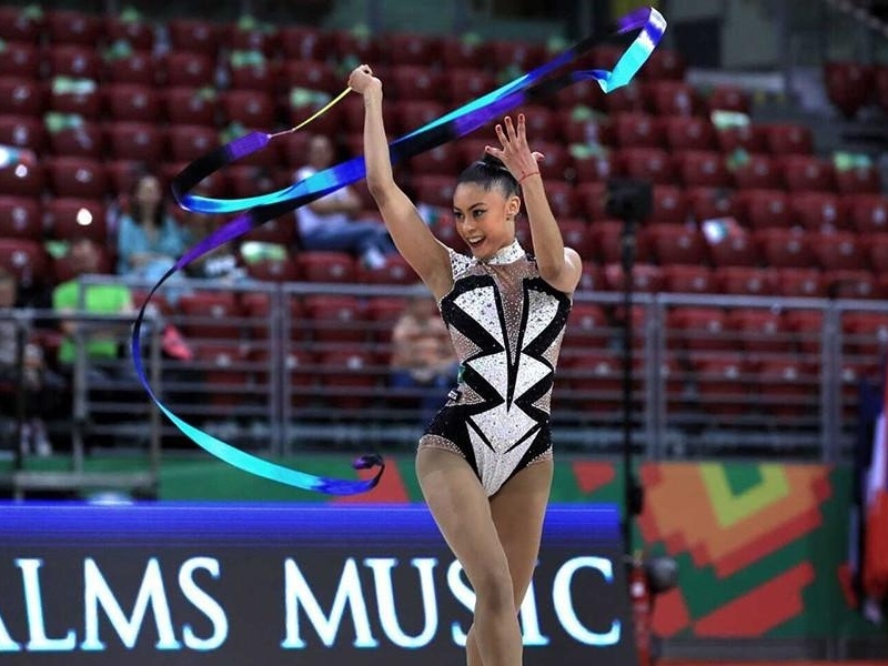 Babi conquista respeito e põe Brasil em novo patamar na ginástica rítmica