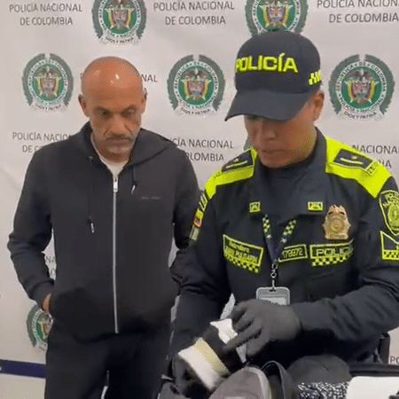 Diego Leon Osorio tentou esconder cocaína na palmilha de sapatos em viagem à Espanha - Reprodução/Twitter