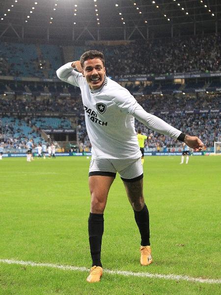 Carlos Alberto, do Botafogo, comemora gol contra o Grêmio, pelo Brasileiro - Vitor Silva / Botafogo