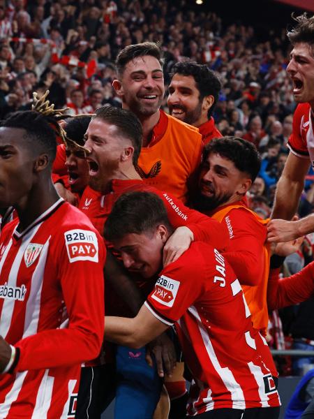 Jogadores do Athletic Bilbao comemoram gol de Iñaki Williams que eliminou o Barcelona da Copa do Rei