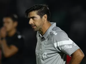 Abel tem mais elenco que o Flamengo e se tornou previsível, diz Arnaldo