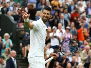 Boa forma de Djokovic e 'vitória' de Sakkari marcam 1ª rodada de Wimbledon