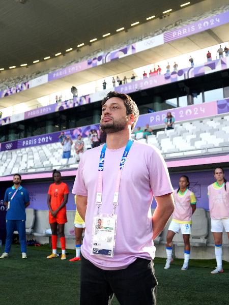 Arthur Elias, técnico da seleção brasileira, em jogo contra a Nigéria pelas Olimpíadas