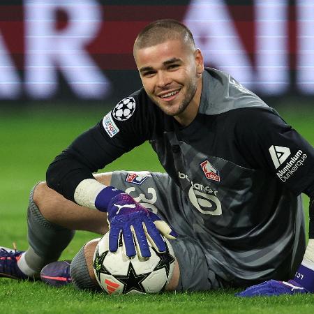 Chevalier, goleiro do Lille, durante jogo contra o Real Madrid pela Champions League